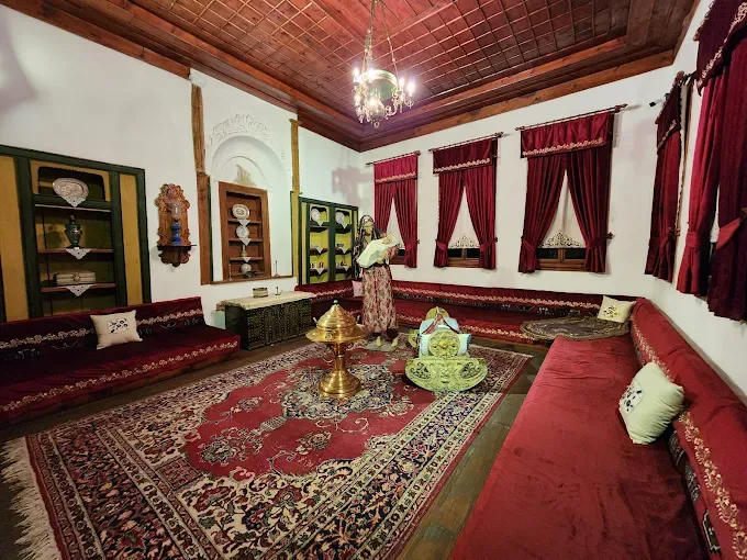 LATİFOĞLU KONAĞI