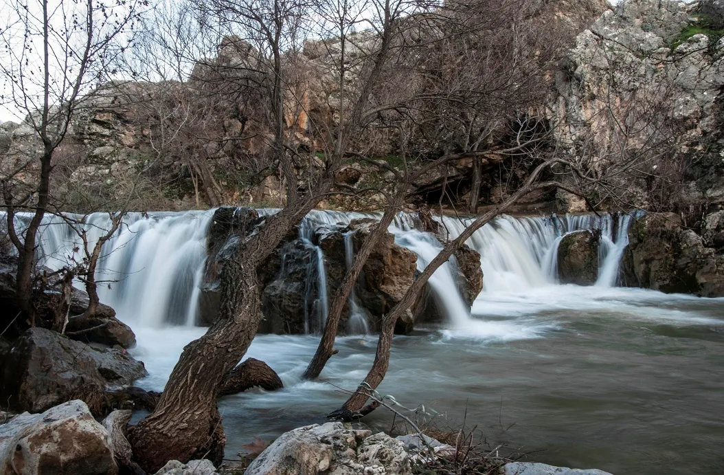 Şeyhandede Şelalesi