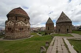 Üç Kümbetler