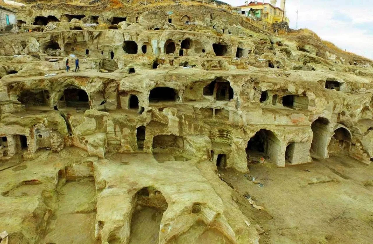 DERİNKUYU YERALTI ŞEHRİ